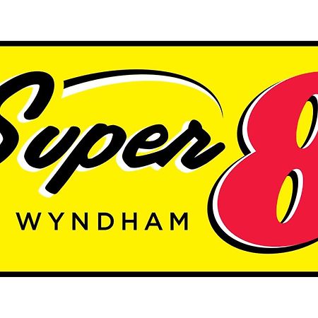 Super 8 By Wyndham Chisago City Екстериор снимка